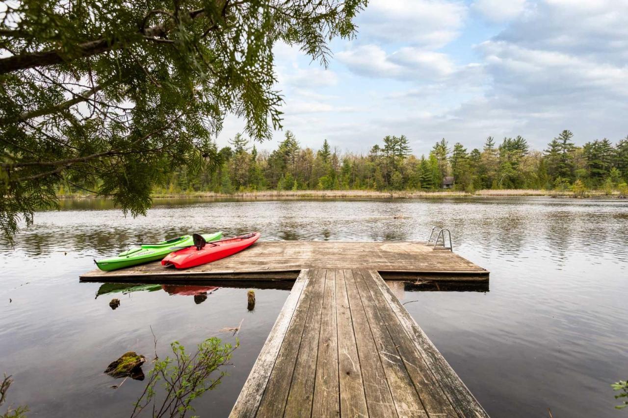 Luxe Riverfront Lodge With Kayaks - By Torch Lake! Rapid City Exterior photo