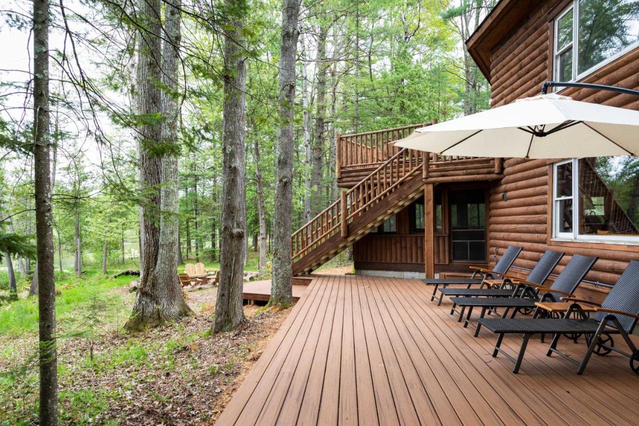 Luxe Riverfront Lodge With Kayaks - By Torch Lake! Rapid City Exterior photo