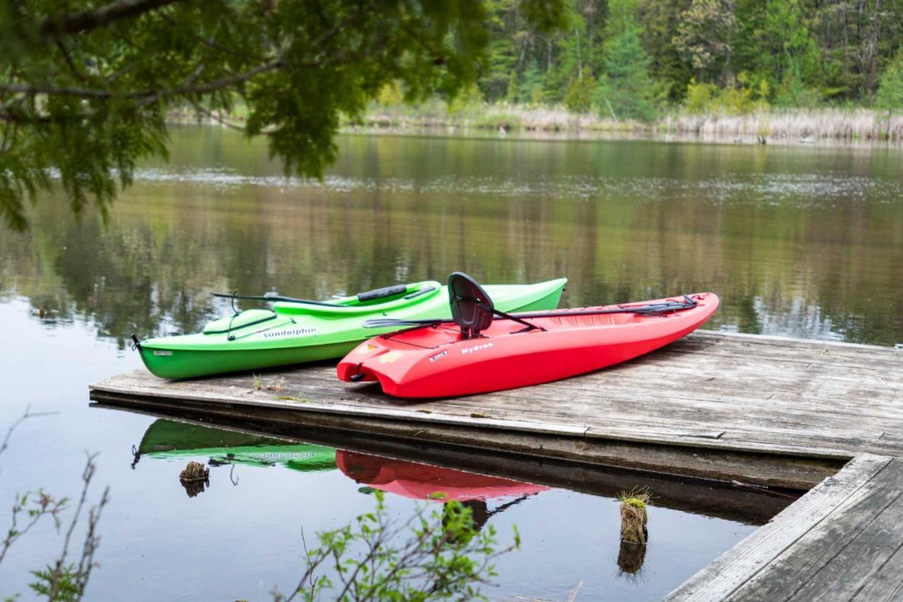 Luxe Riverfront Lodge With Kayaks - By Torch Lake! Rapid City Exterior photo